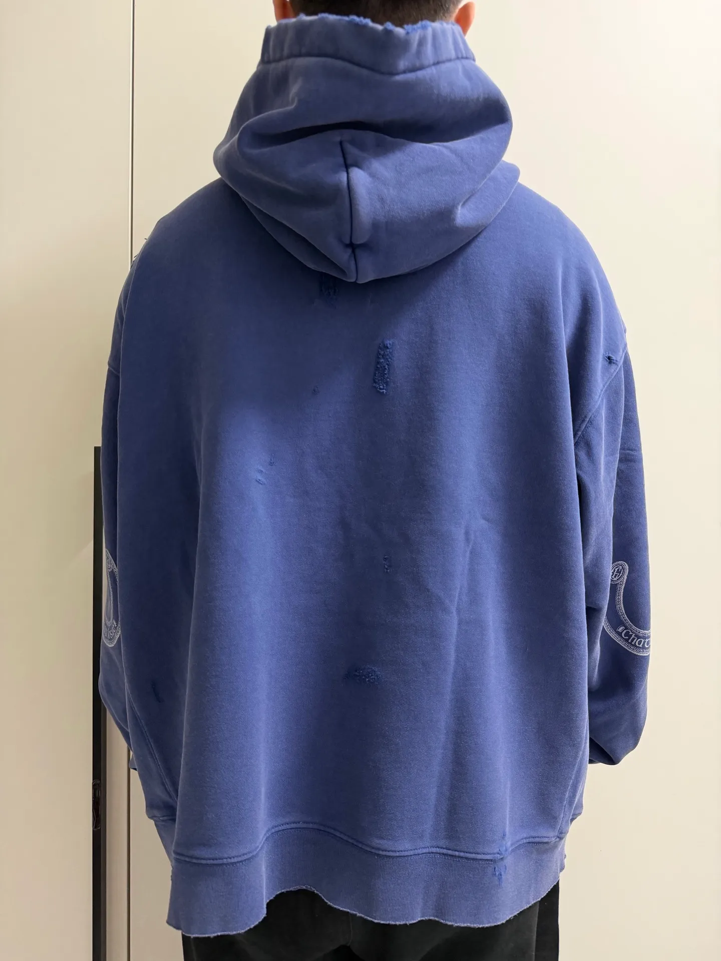 GALLERY DEPT. CHATEAU RANCH HOODIE/NAVY Horseshoe Winery Splash Ink Destroyed Hoodie Washed Blue S-XL Assute Reactive Dyes Ready-made Clothes Fade Process Post-Fry Color Processing Super Heavy and Cumbersome Too Many Cuts and Hanging Wormhole Destruction Process➕Hand-Splashed Ink Very Time-consuming and Labor-intensive Correct Version Original Main Mark➕Large Main Mark➕Yellow Wash Mark The original BOXY short and wide version has not been changed at all. God-cut. Authentic level printing process. Post-washing treatment to show natural aging effect.
